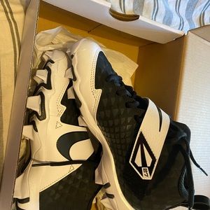 Brand New, Never Worn, Nike, Size 3.5Y Baseball/ Softball Cleats